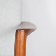 Fauteuil original restauré, tissu gris clair, années 1960, usine de meubles Swarzedzka