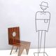 Chaise d’appoint géométrique en hêtre massif et en noyer postmoderne faite à la main, Italie années 1980