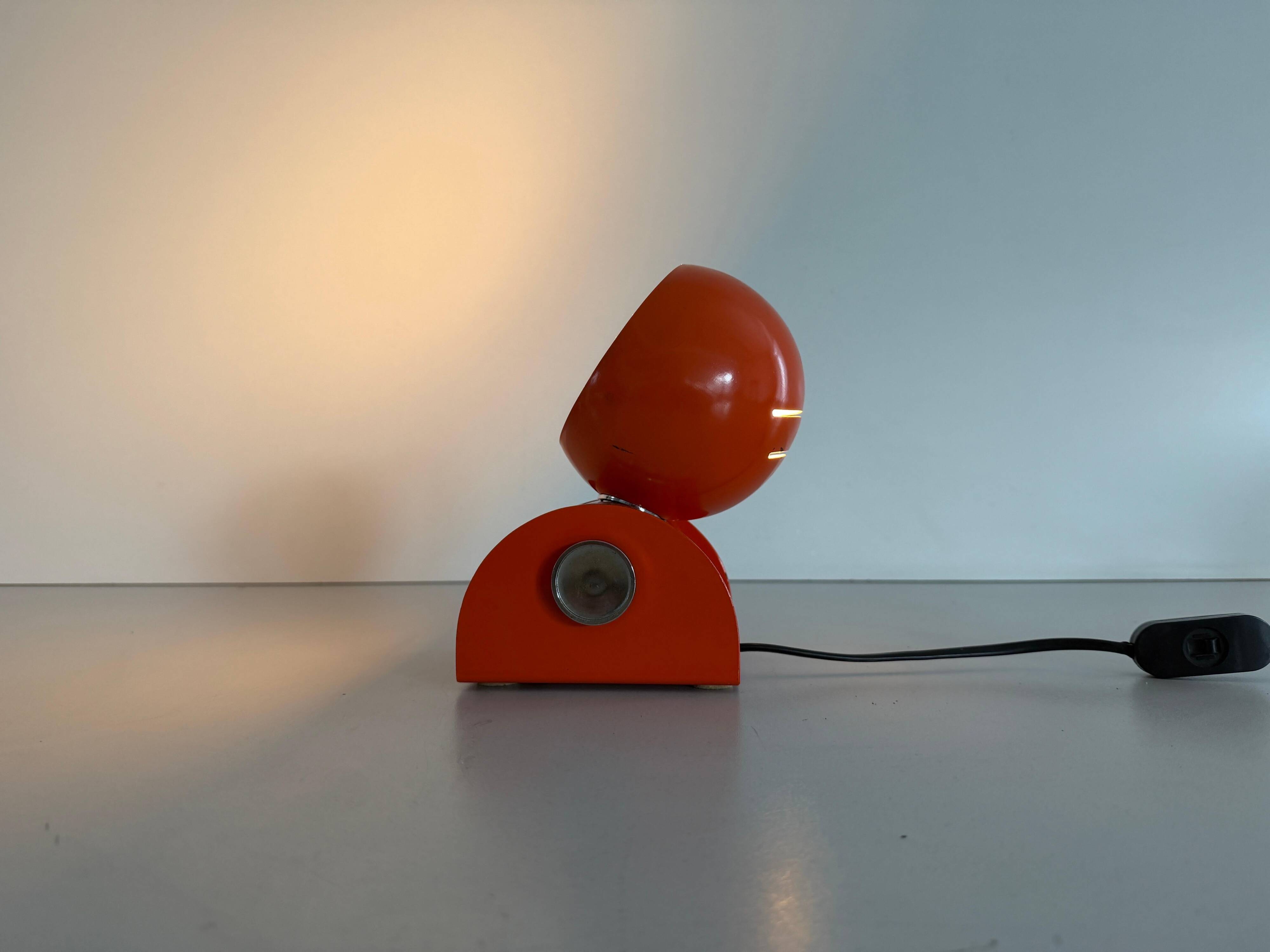 Lampe de table en métal NO AGE, années 1970, Italie