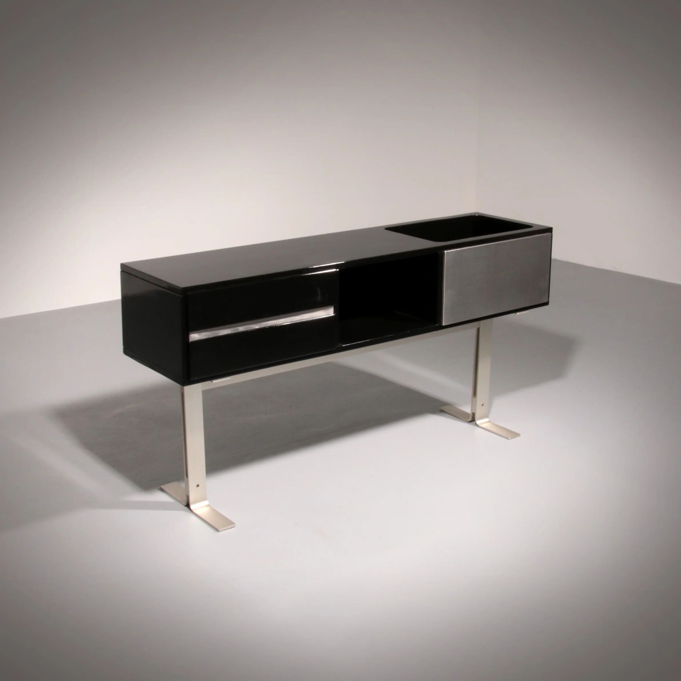 Stunning Willy Rizzo bar / sideboard in black & stainless steel, Italy 1969
