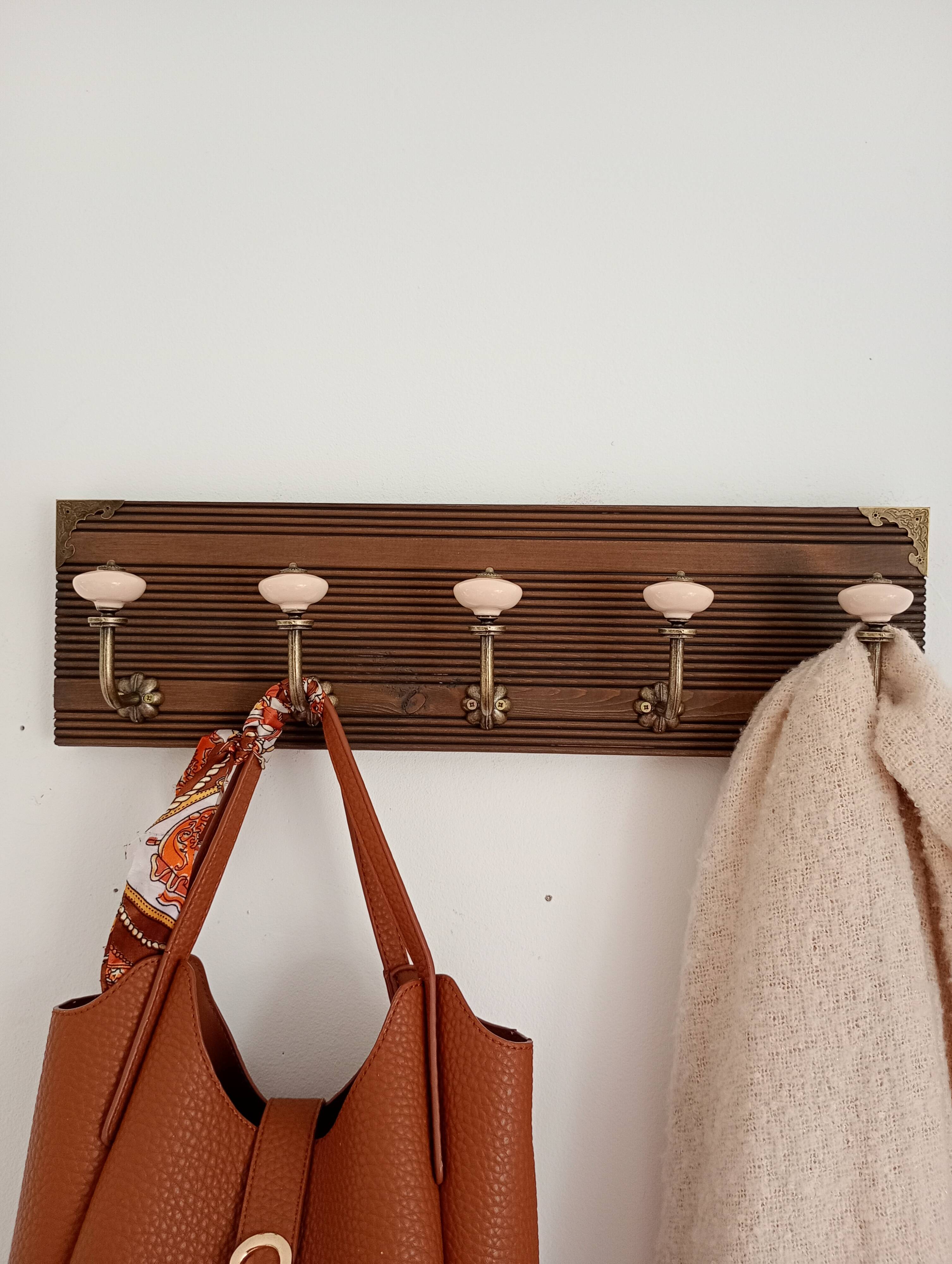 Wall coat rack 50 cm – 5 hooks in metal and cream ceramic