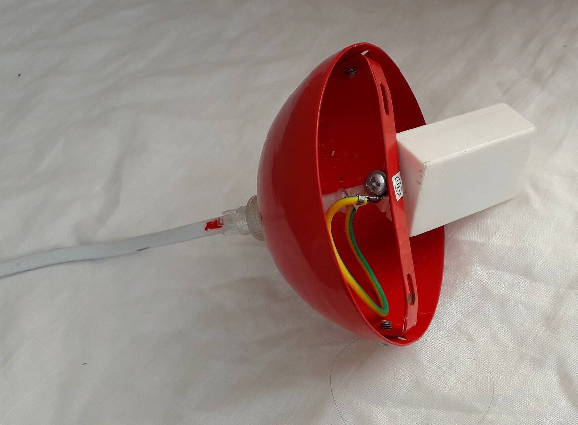 Red metal suspension