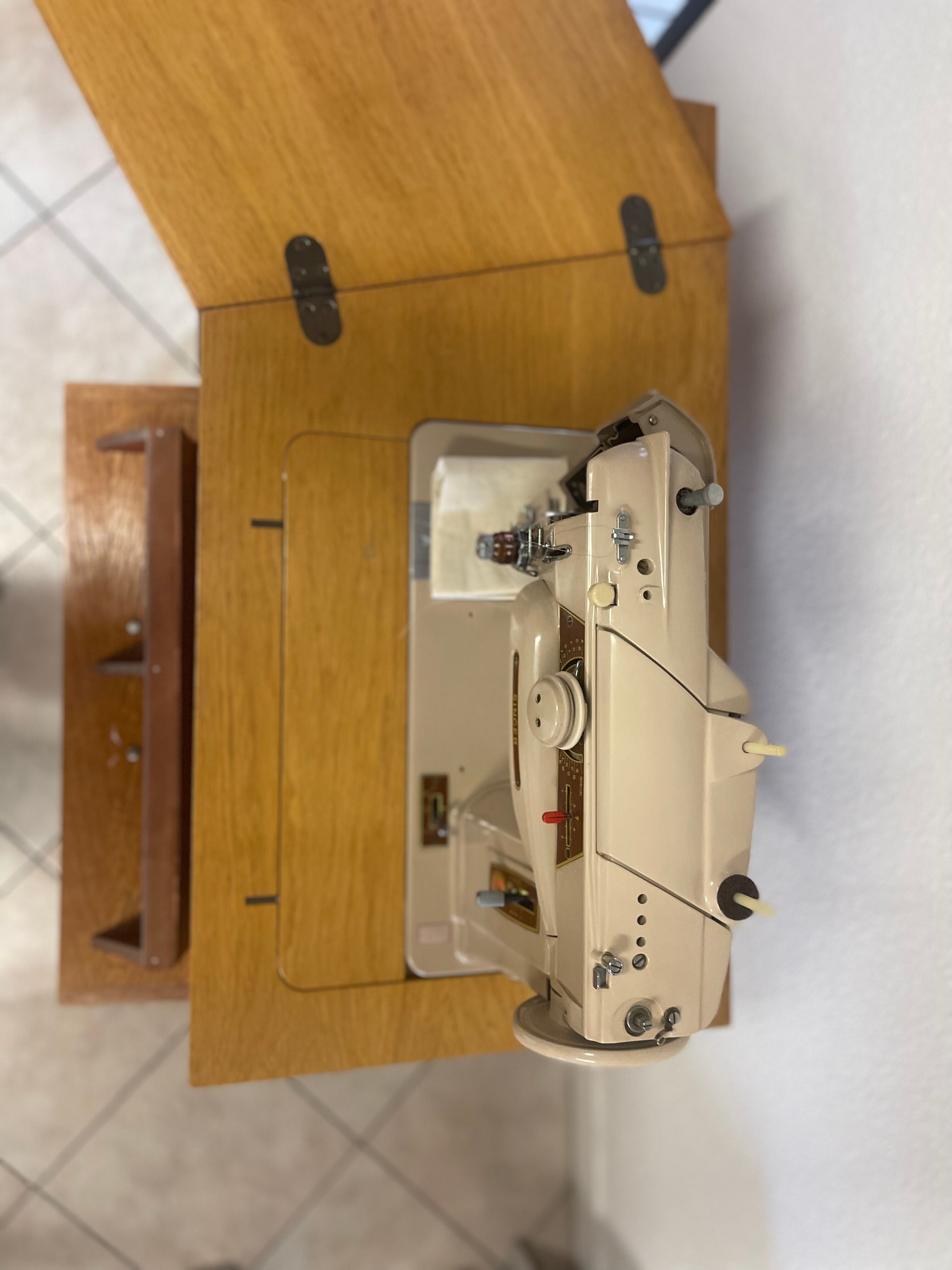 Meuble machine à coudre