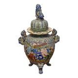 Large covered pot in polychrome earthenware, Asian work from the late 19th century.