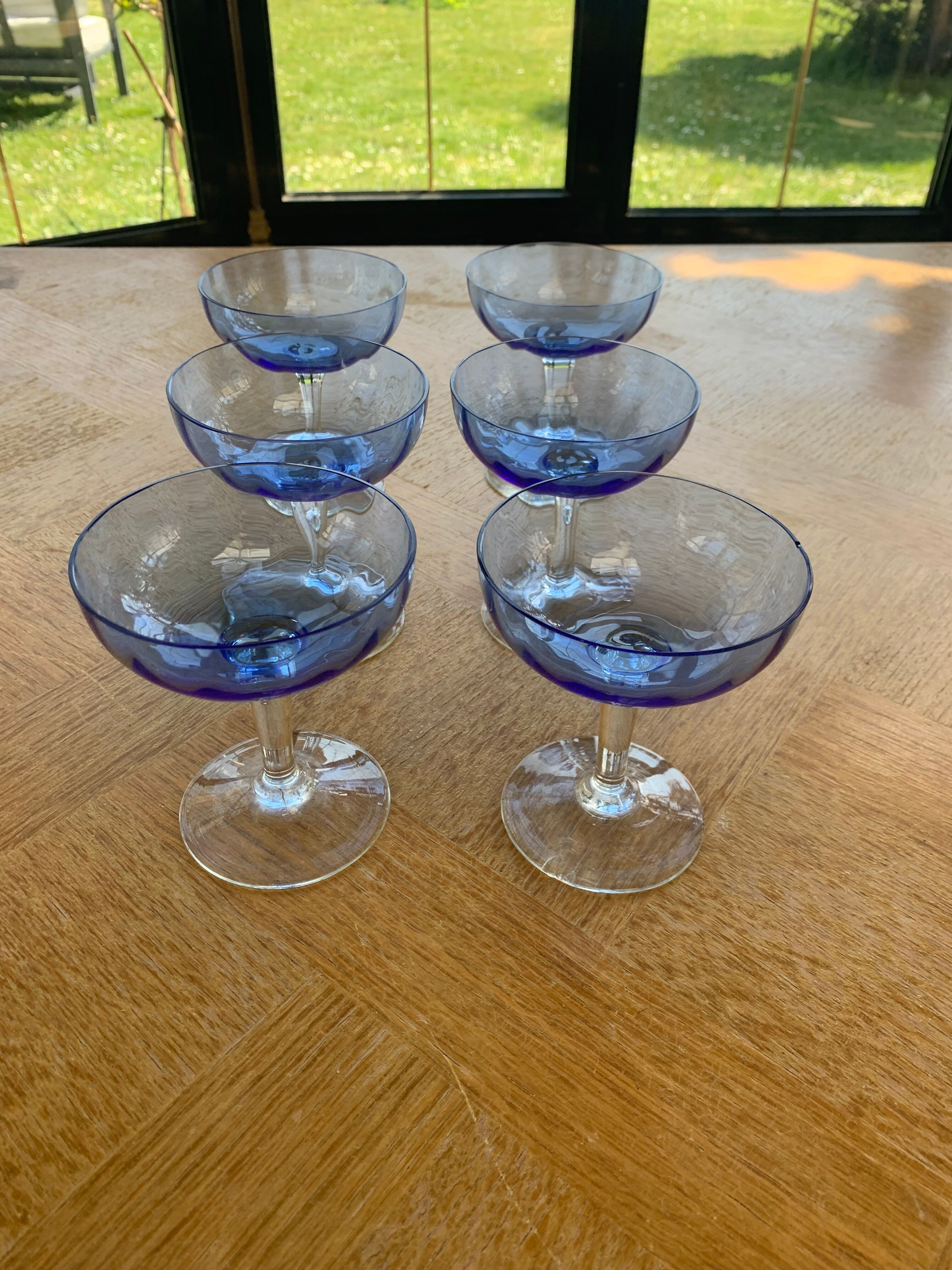 6 champagne glasses in blue glass and vintage transparent base