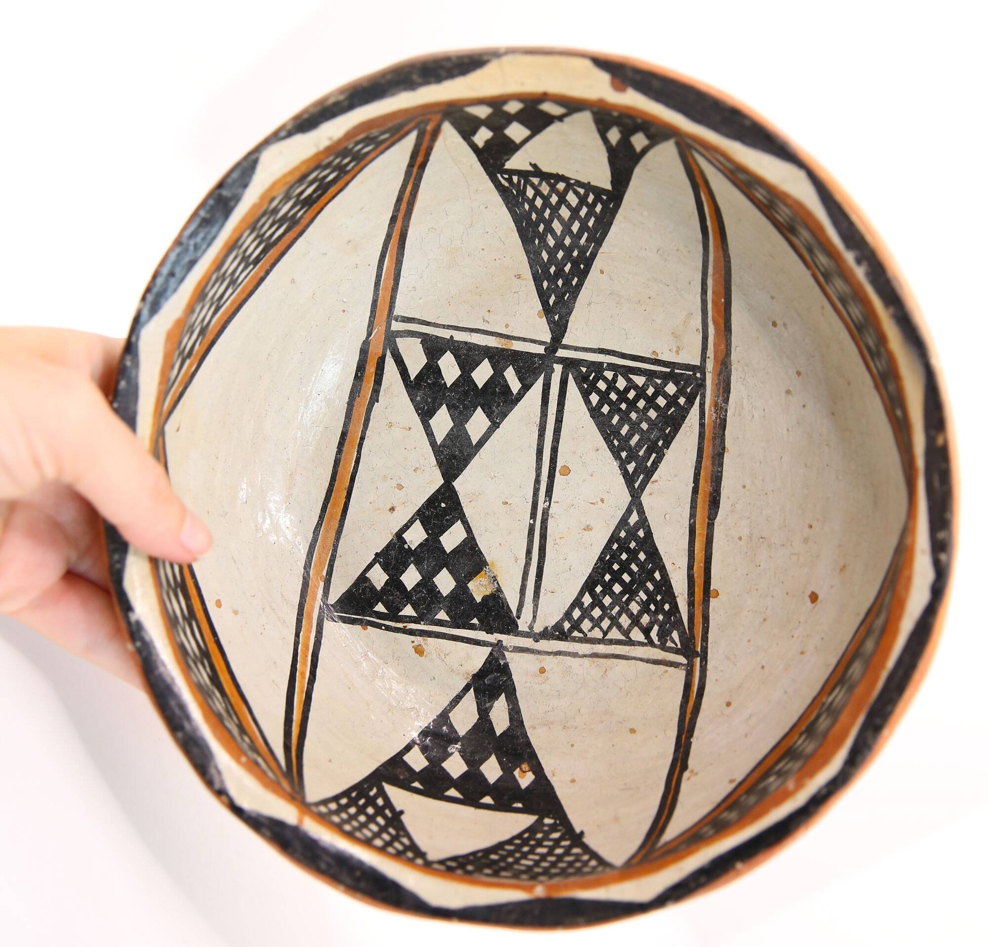 Berber dish with abstract patterns Sejnane Tunisia