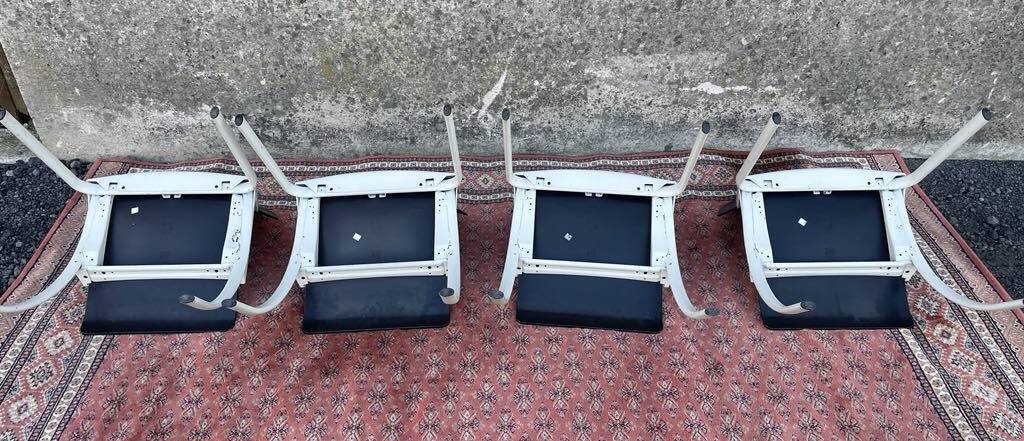 4 Steelcase brown/beige meeting/office chairs with metal base