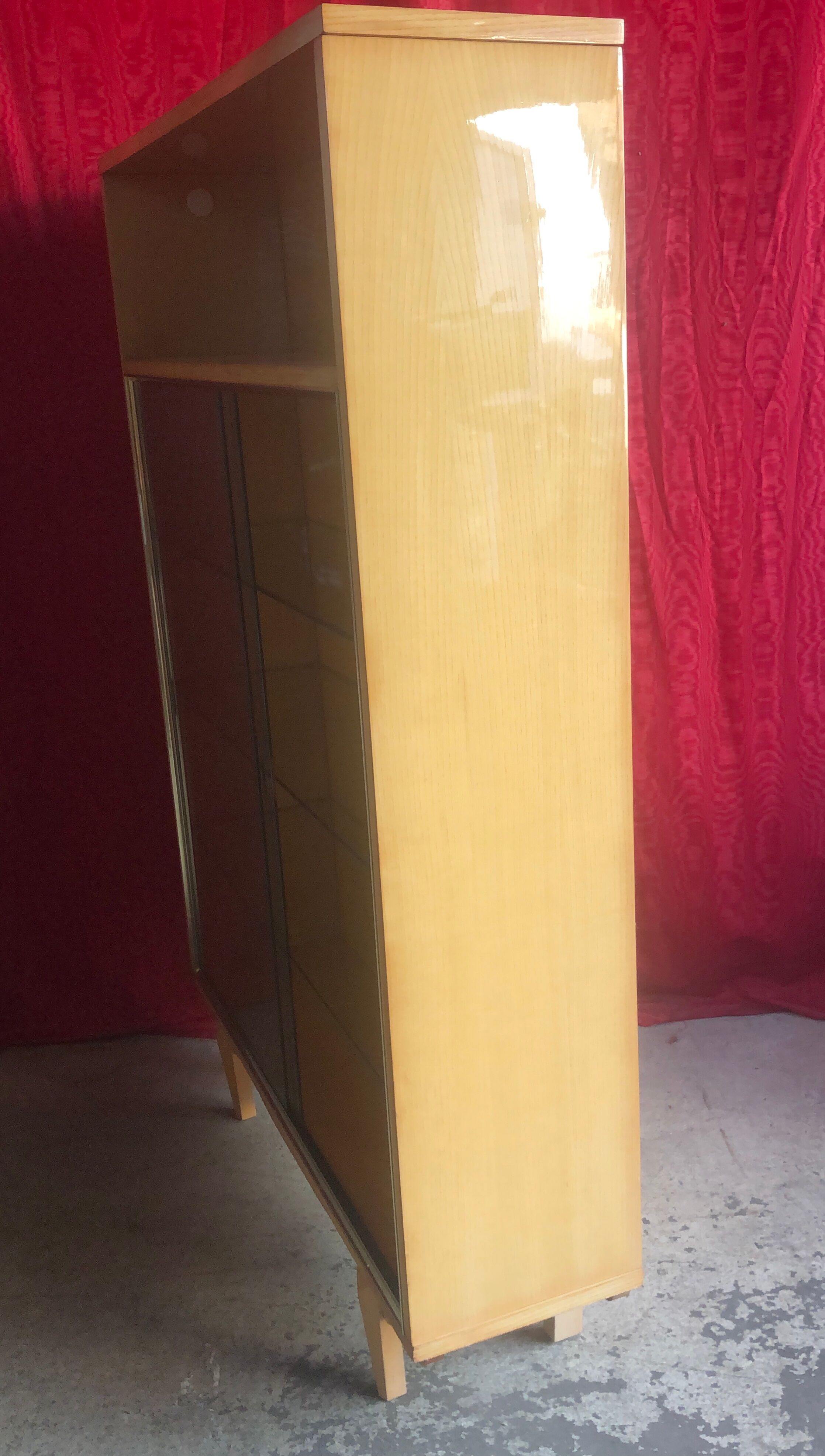 Vintage library showcase 1960/1970