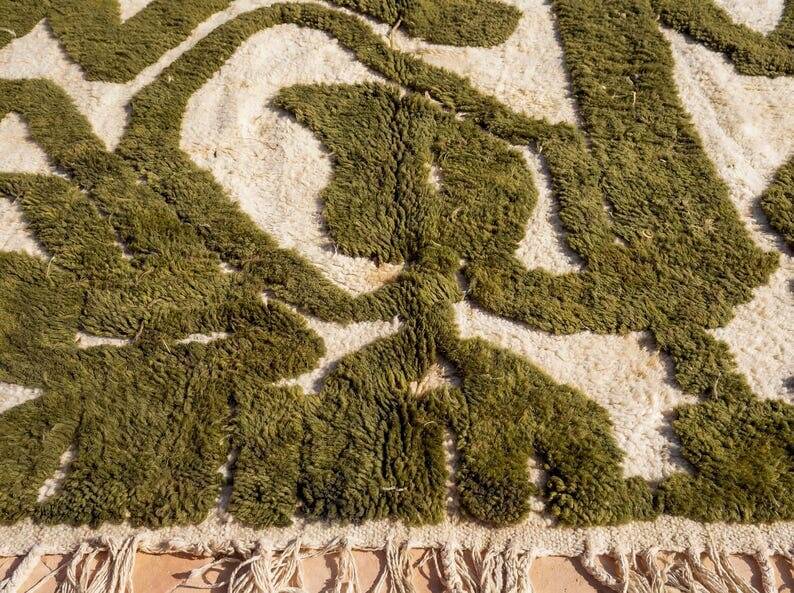 Handmade pure wool rug, size 200 x 300 cm.