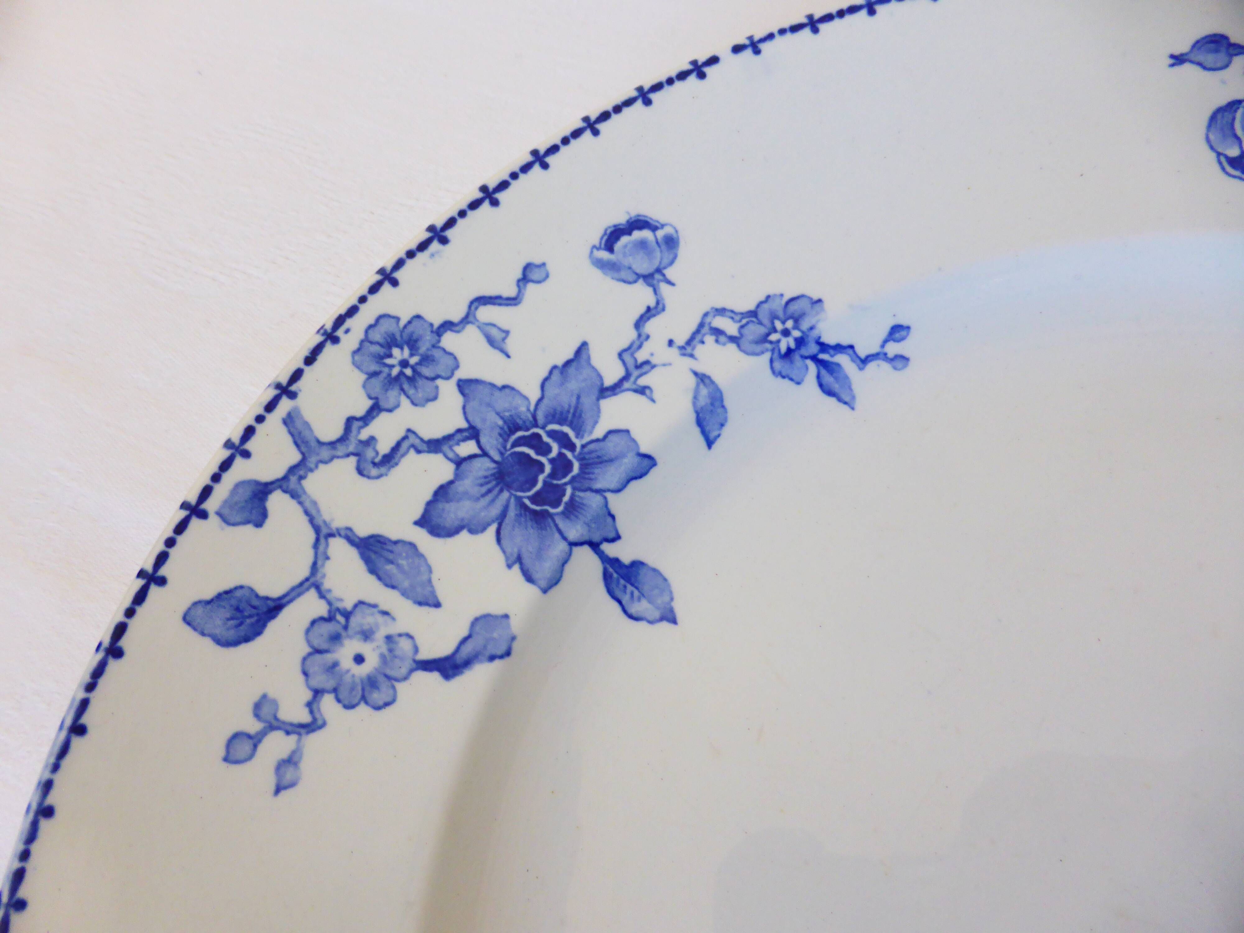 1 round vintage serving dish K and G Luneville Dutch model 2106122