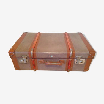 Vintage suitcase in wood of 30-50 years