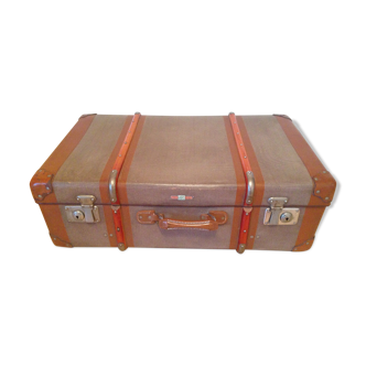 Vintage suitcase in wood of 30-50 years