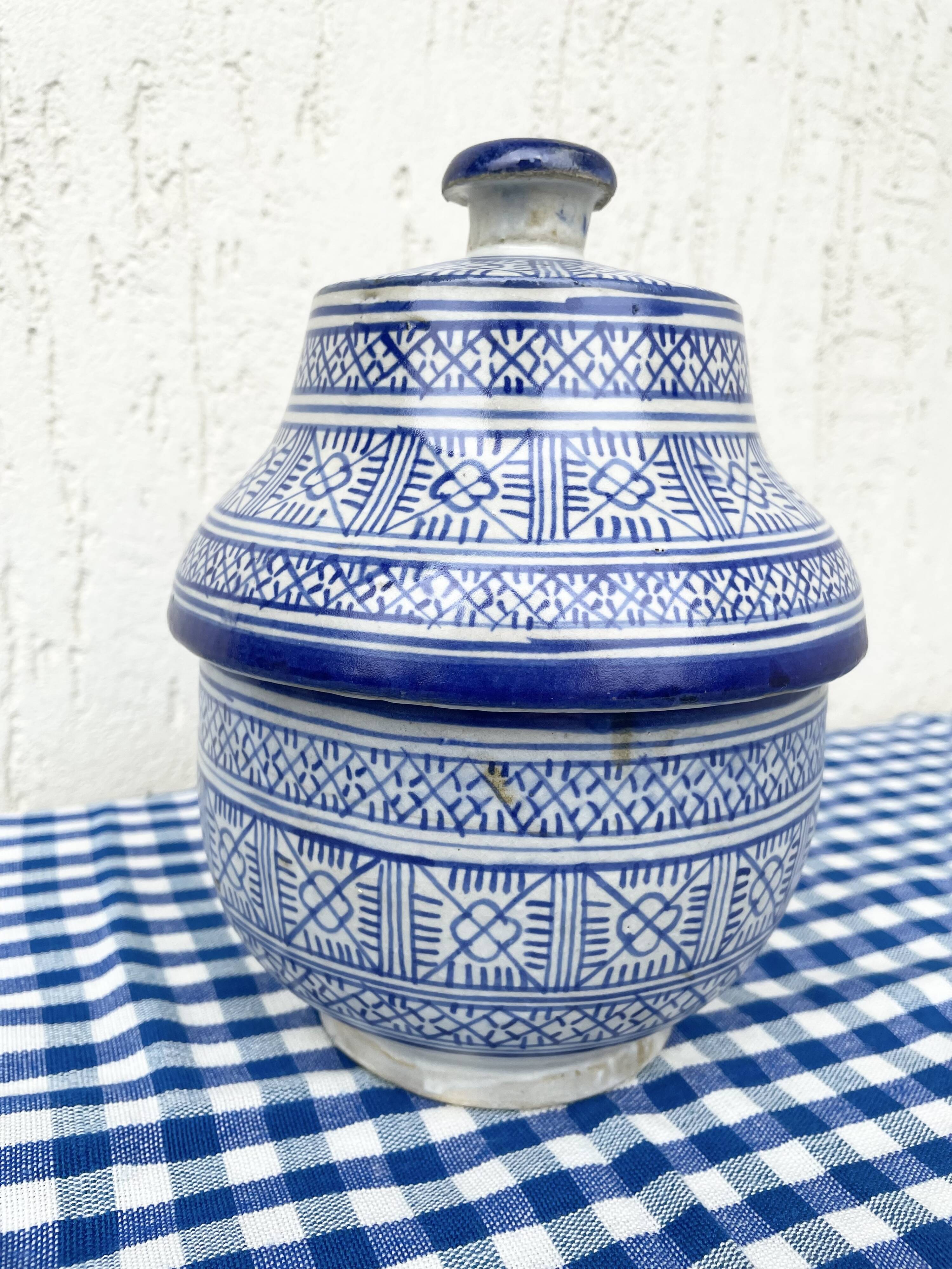 Antique covered butter pot "jobbana" from Morocco, Fes, signed Serghini.