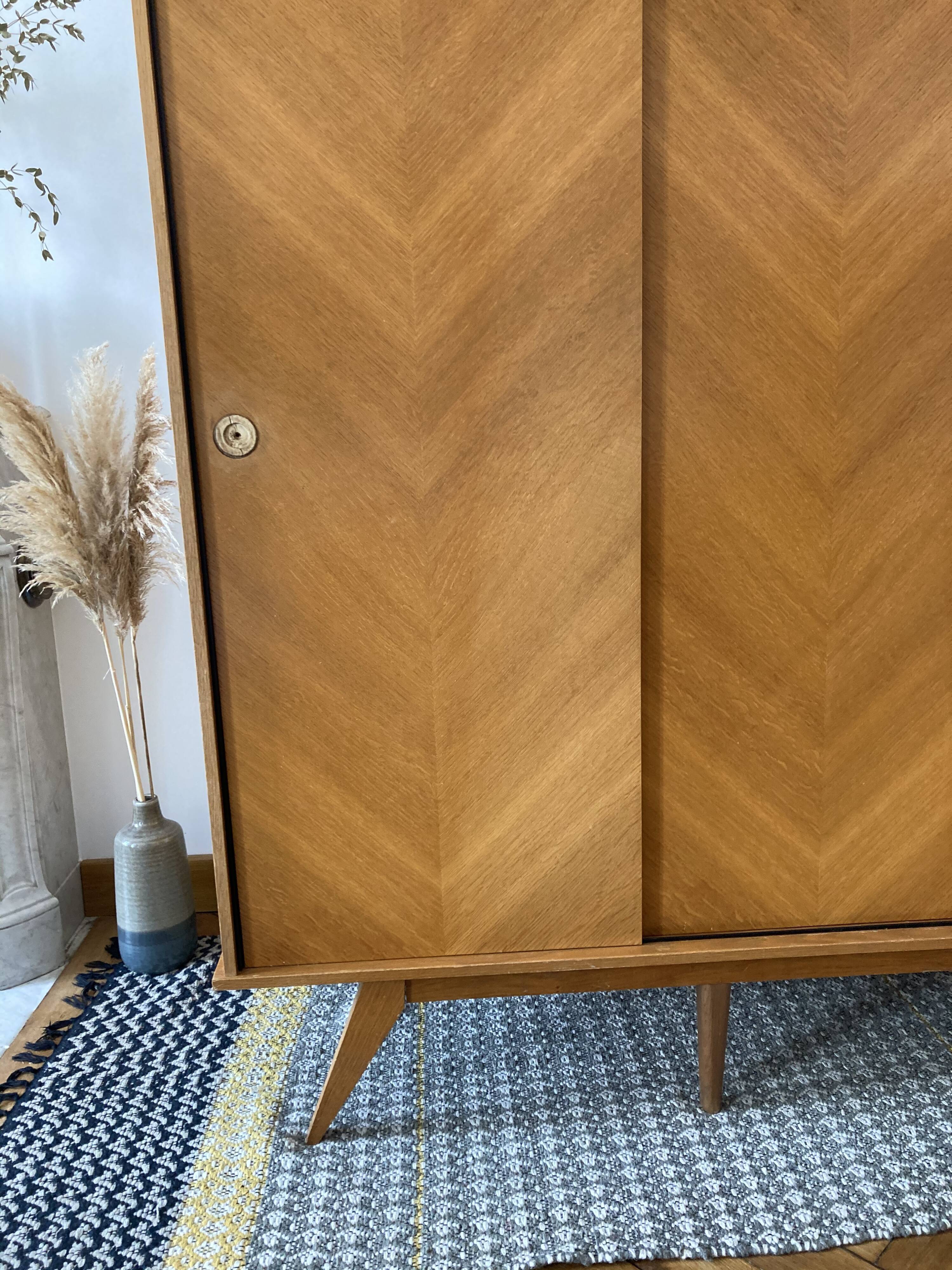 Wardrobe sliding doors compass feet