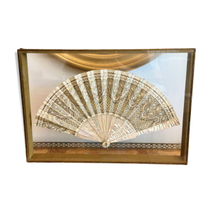 Éventail en nacre et - textile