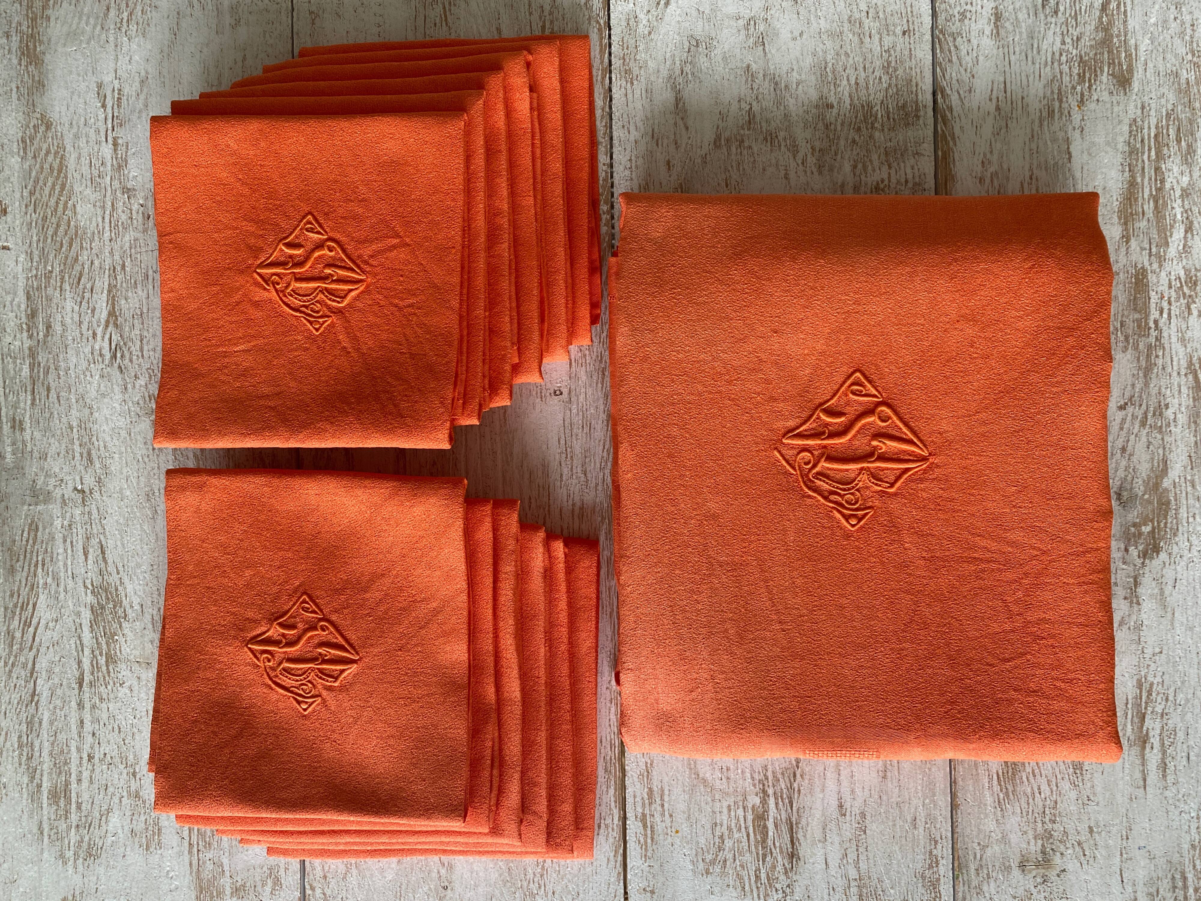 Old tablecloth & its 12 damask napkins numbered "JB" color apricot - linen - 12 covers