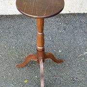 Wooden stool – Vintage – Ornaments – Tripod leg