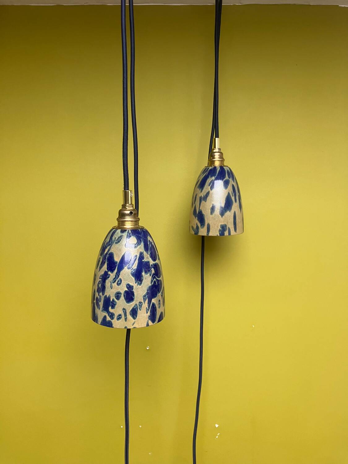 Paire de lampes baladeuses globe pate de verre vintage