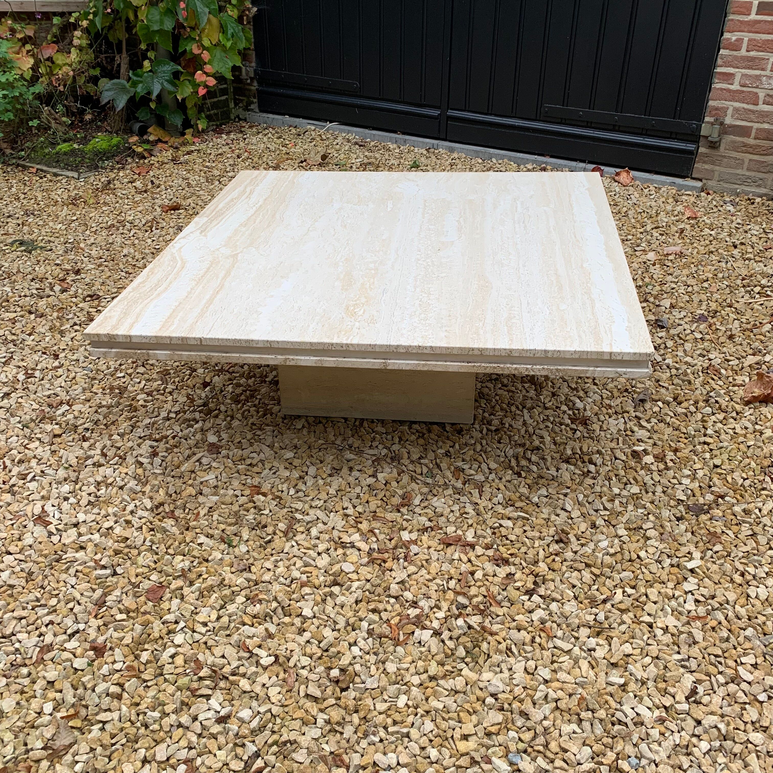 Table basse en travertin 115x115 cm