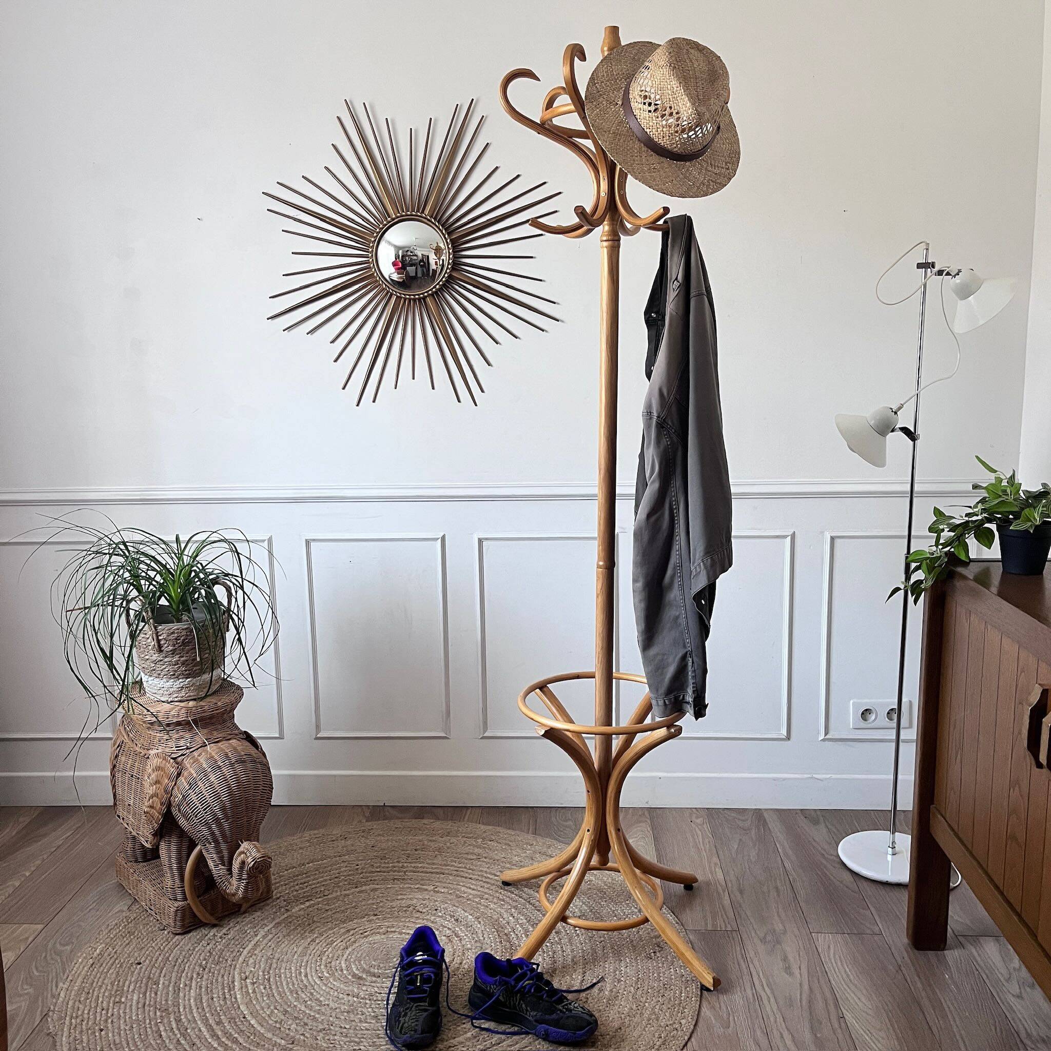 Vintage parrot coat rack in light wood