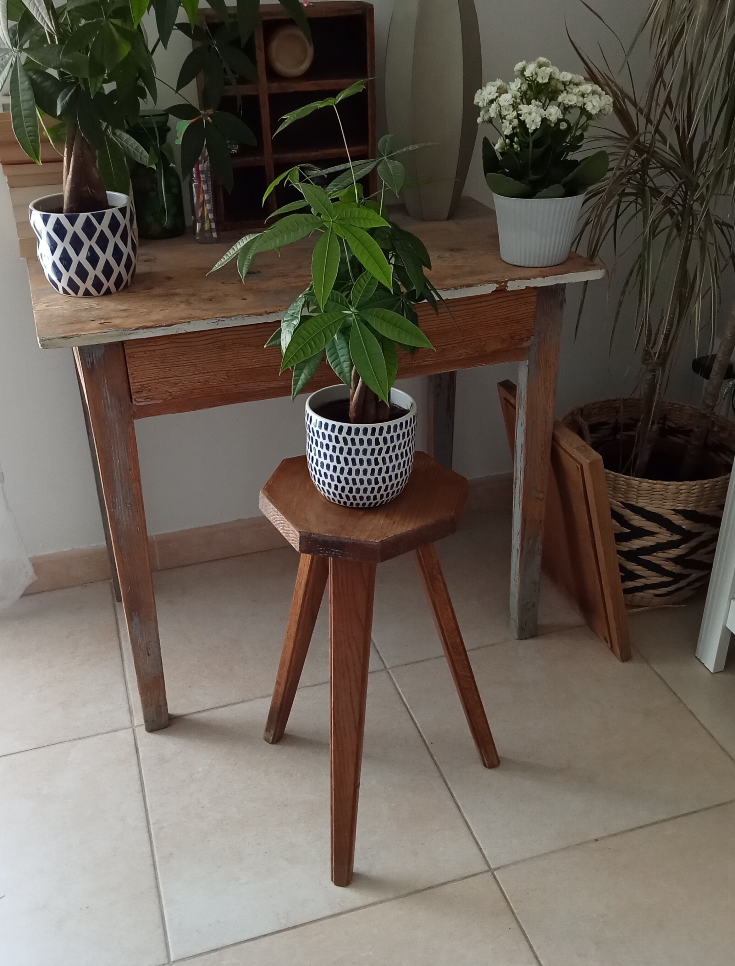 Vintage tripod stool 70s
