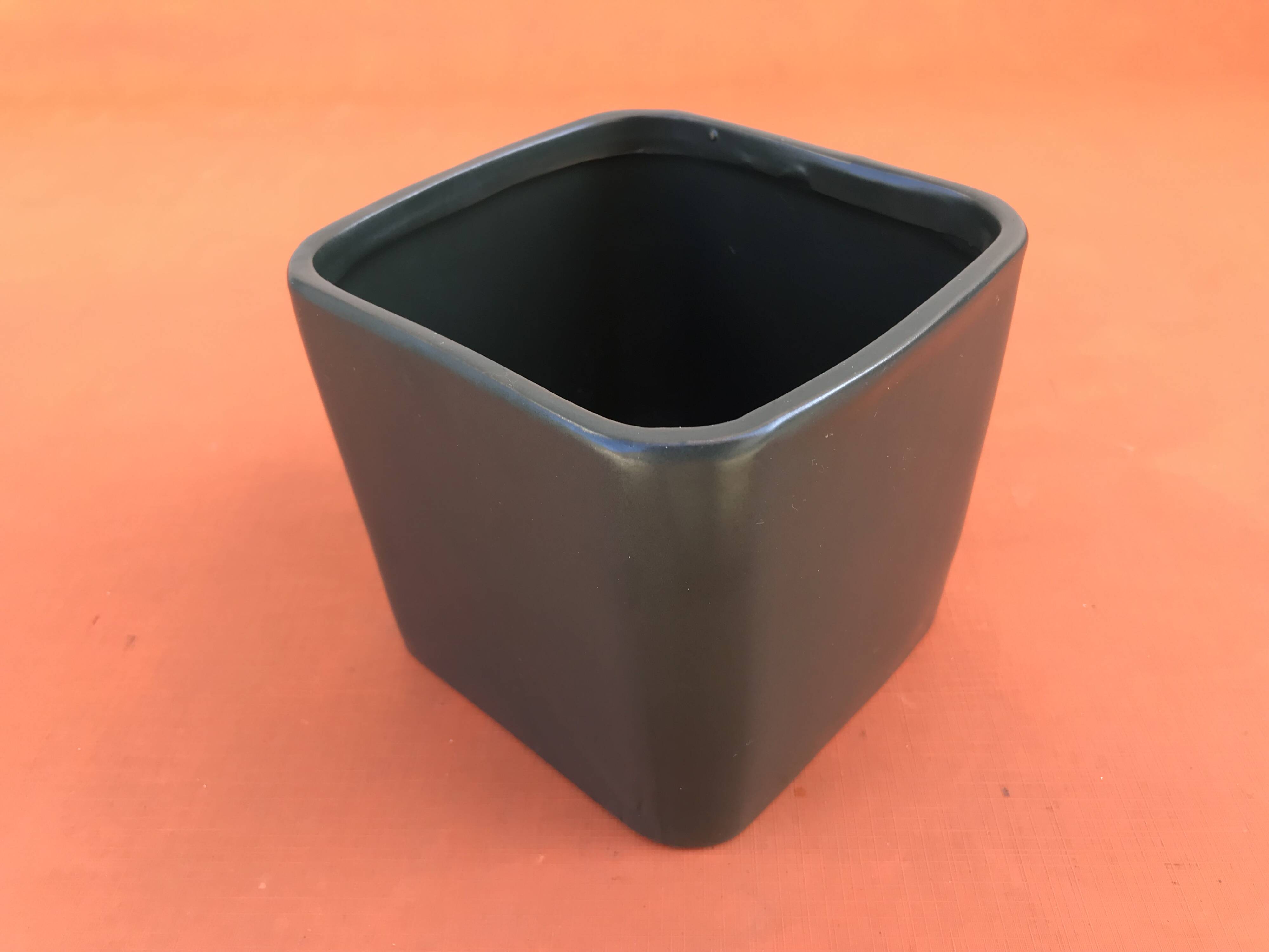 Ceramic flowerpot / decorative pot