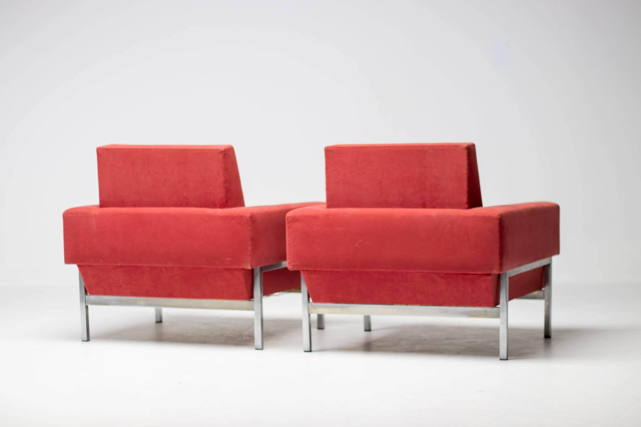 Red Kiushu armchairs by Saporiti characteristic of mid-20th century Italian modern design.