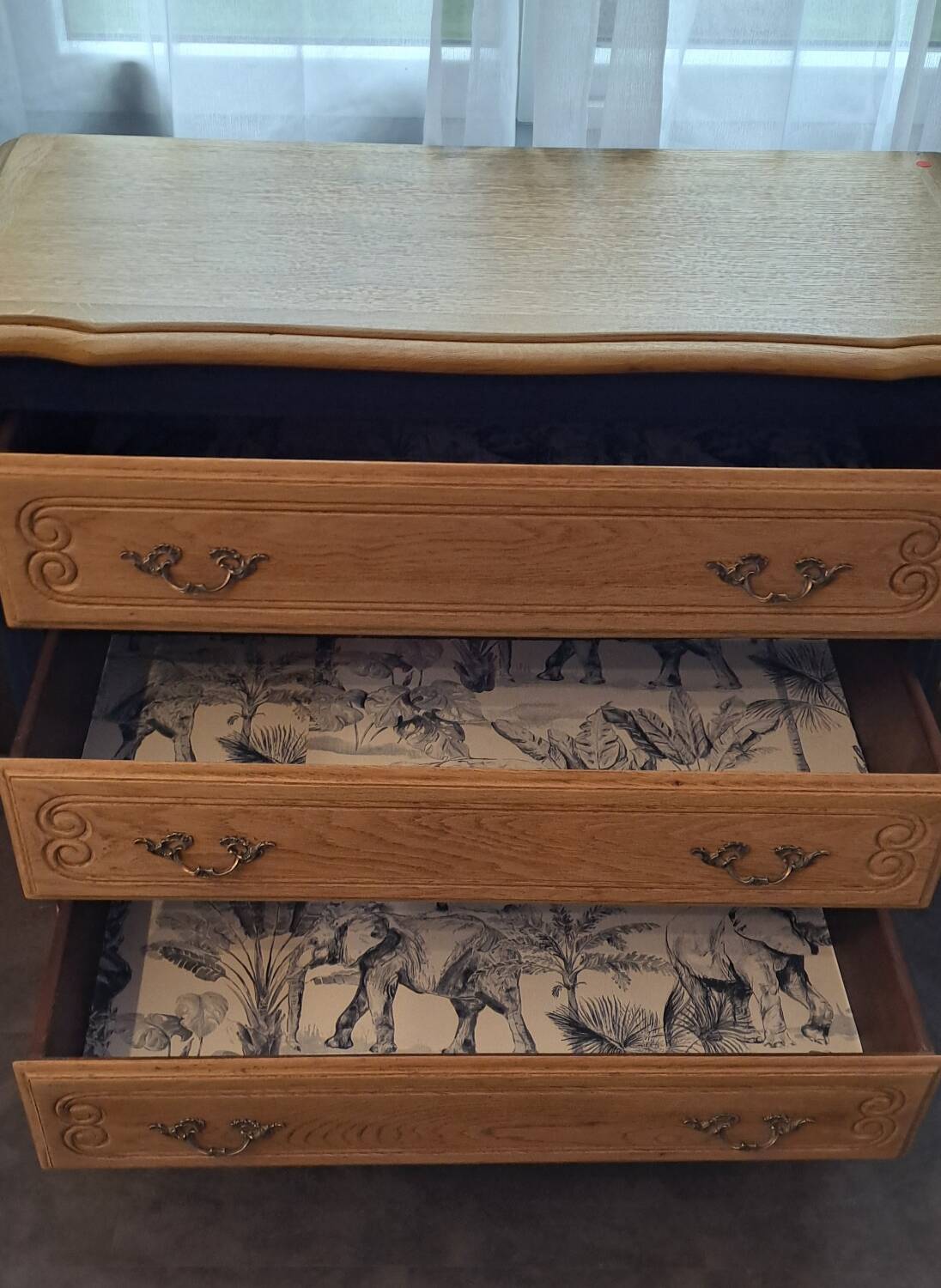 Louis XV style chest of drawers refurbished