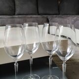 Set of 4 large red wine glasses. With a long twisted stem. Signed Schott Zwiesel. High 27 cm