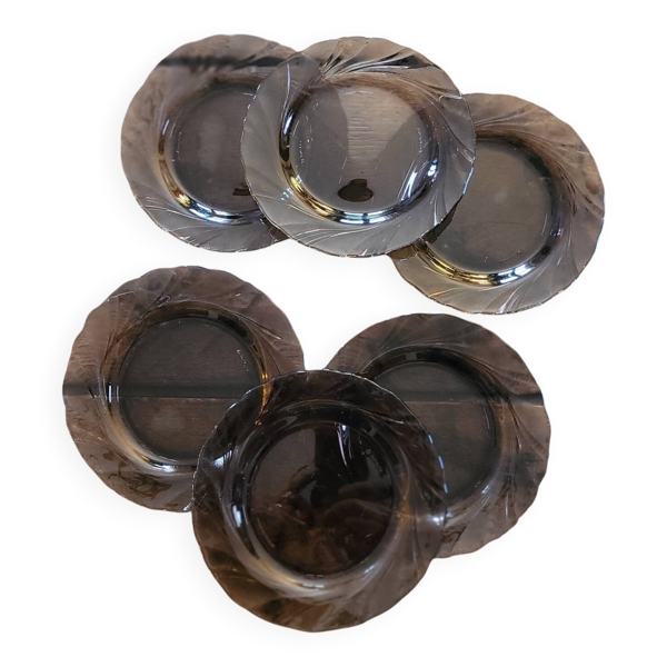 6 assiettes à dessert verre fumé relief floral — années 70