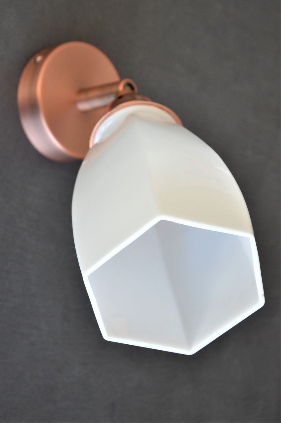 Original articulated wall lamp in white opaline and copper support