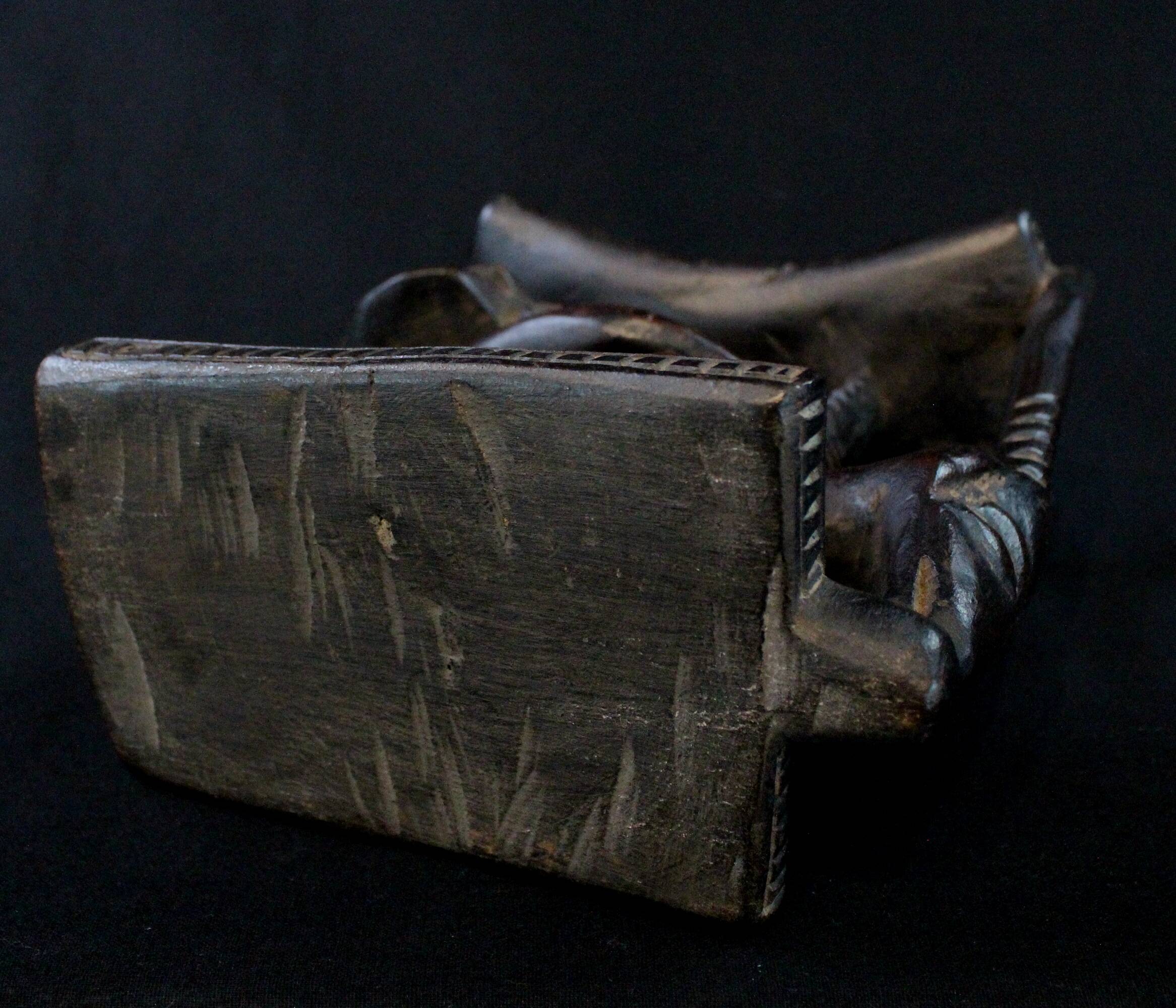 Luba neck support - dr congo