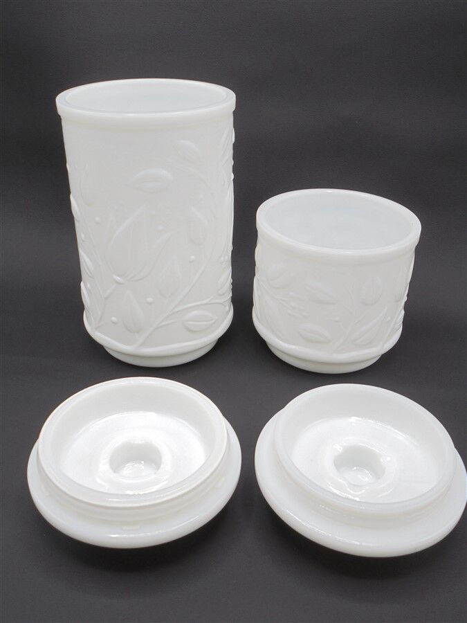 Paire de bocaux en opaline