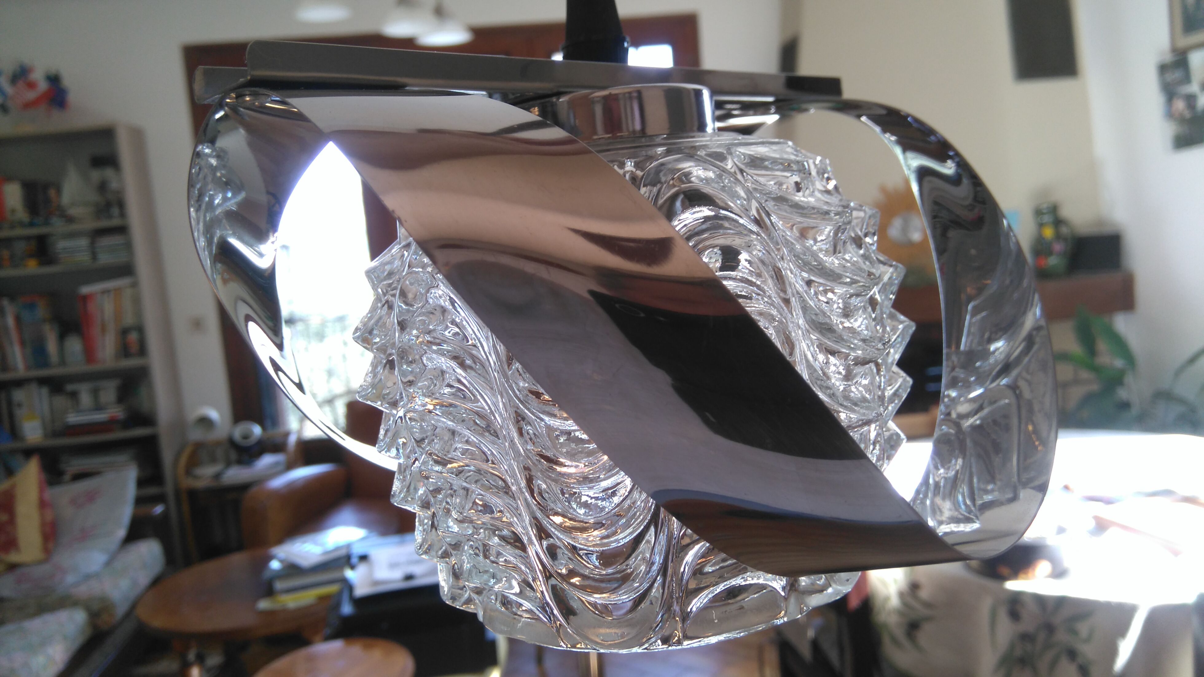 Hanging space age Sinus