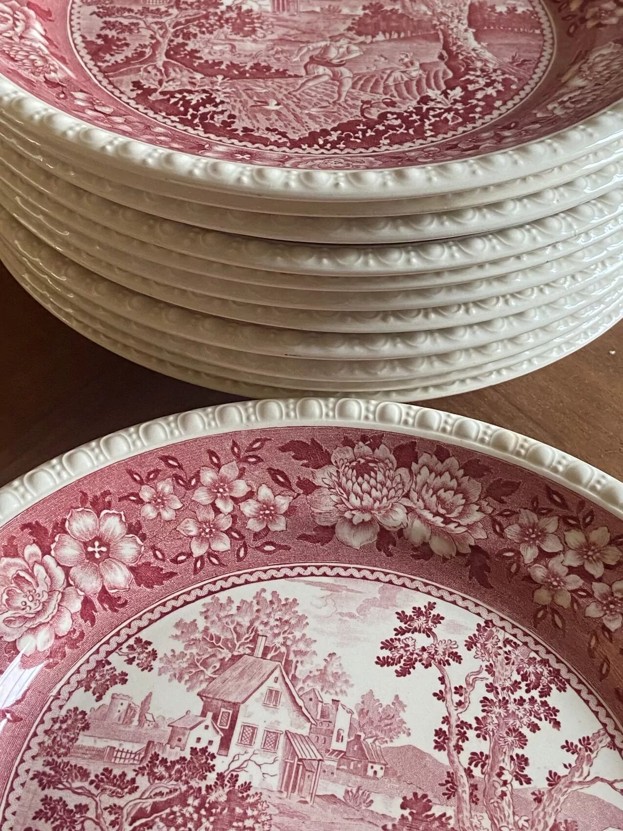 Set of twelve flat plates Villeroy & Boch – Rusticana, English cottage design, pink colour.