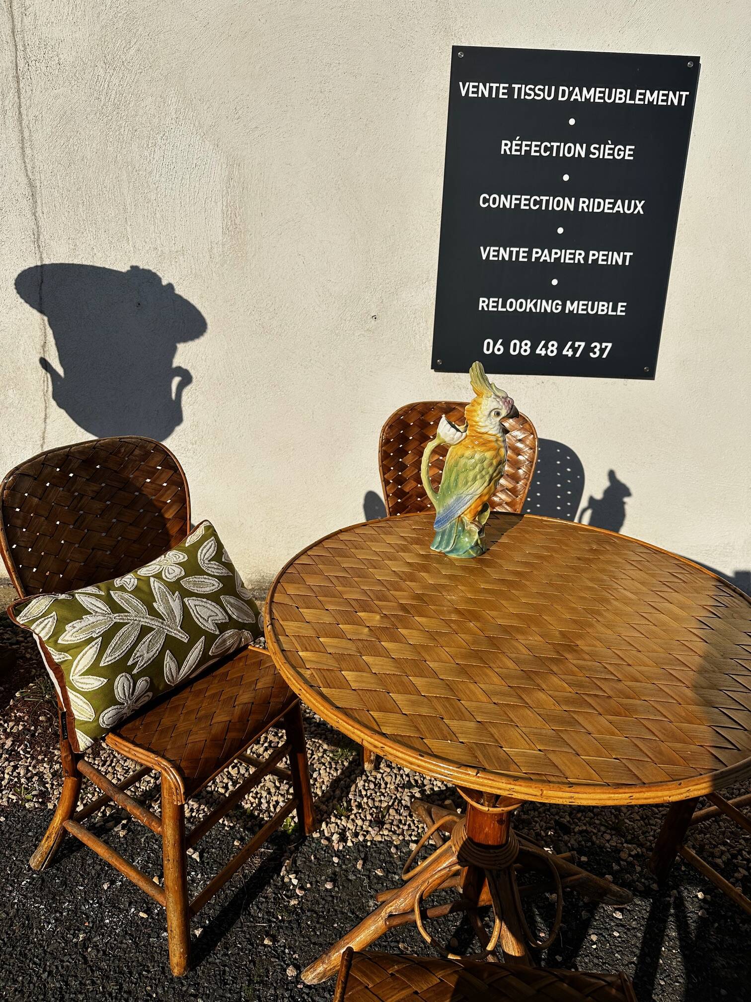 Rattan and chestnut living room