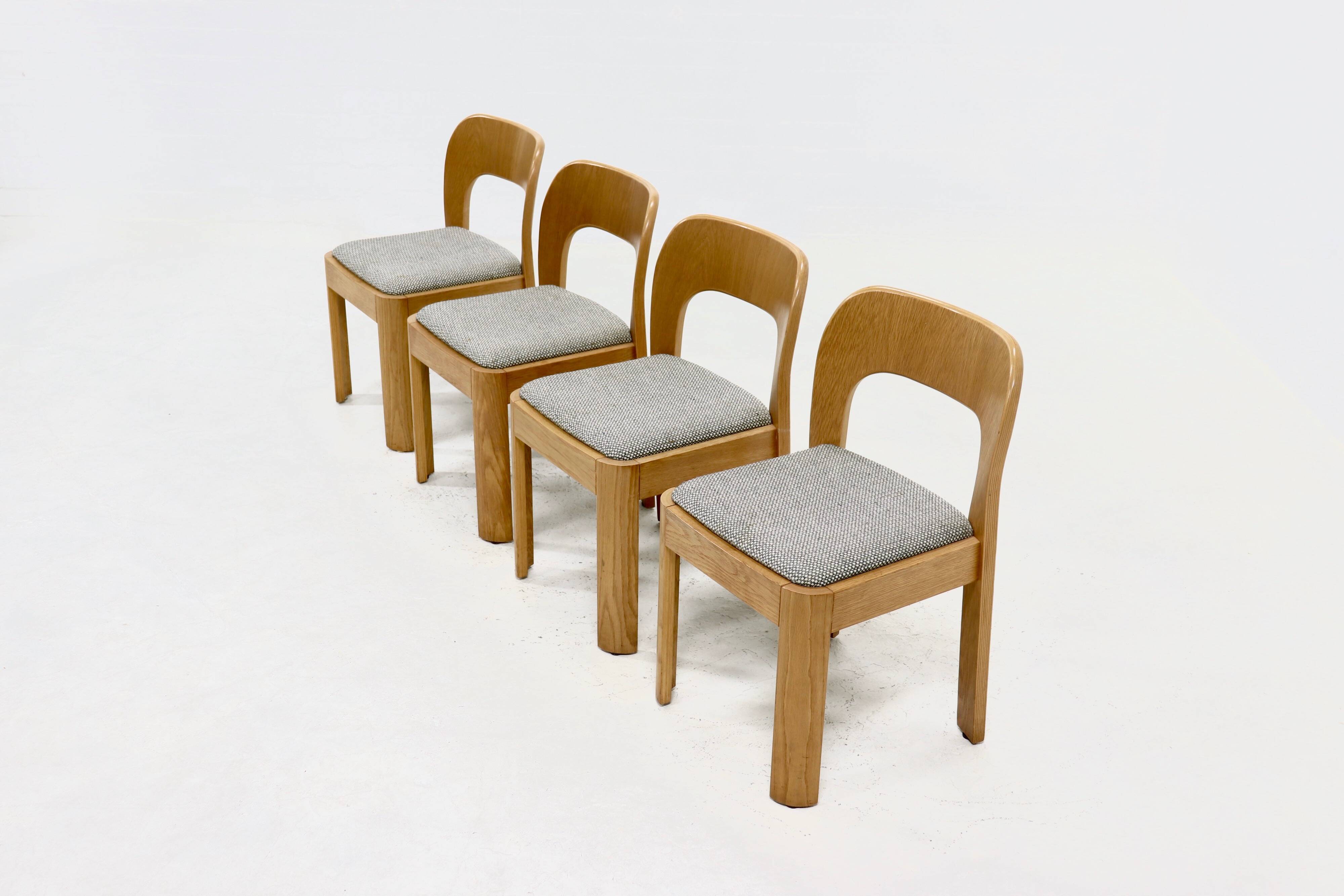Set of 4 sculptural dining chairs in light oak, 1970s