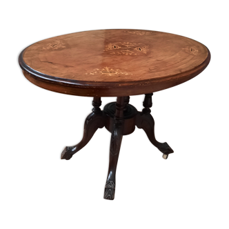Gureridon in 19th century marquetry
