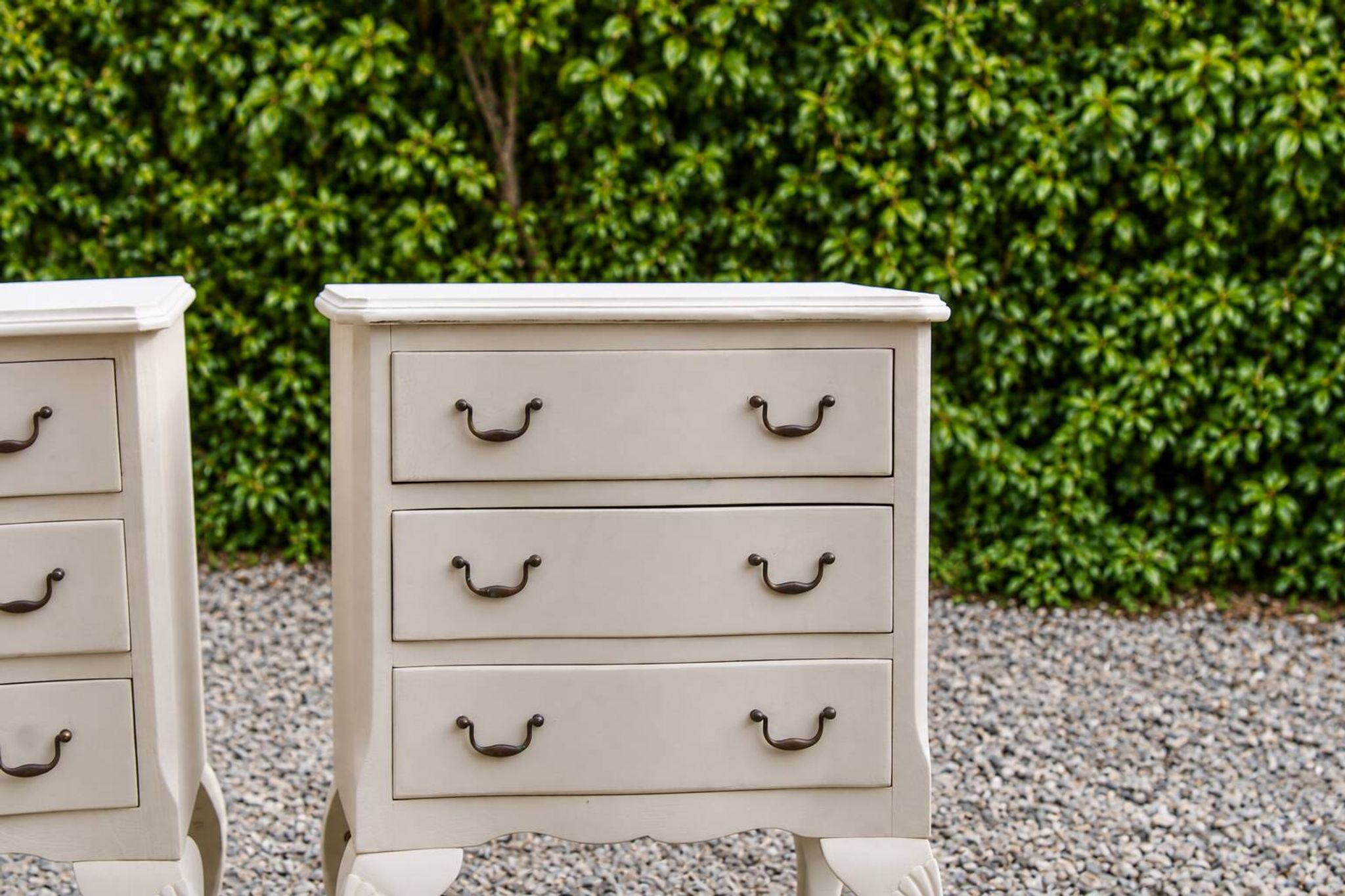 Pair of renovated antique bedside tables – Ivory from Orfèvres Libéron – 3 drawers