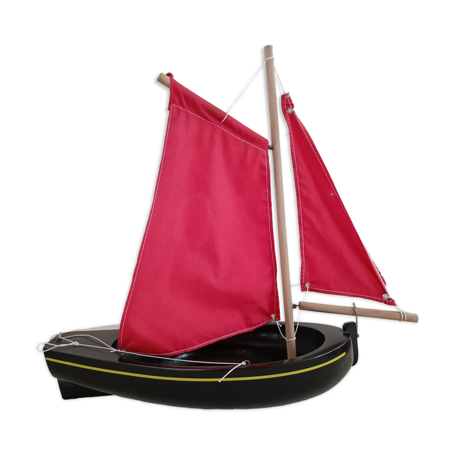 Wooden boat Tirot