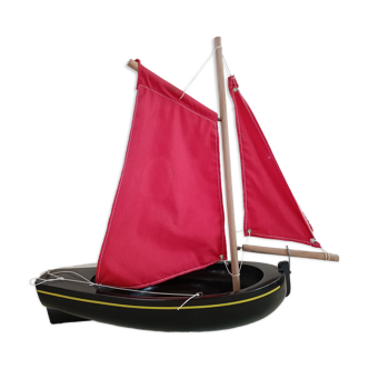 Wooden boat Tirot