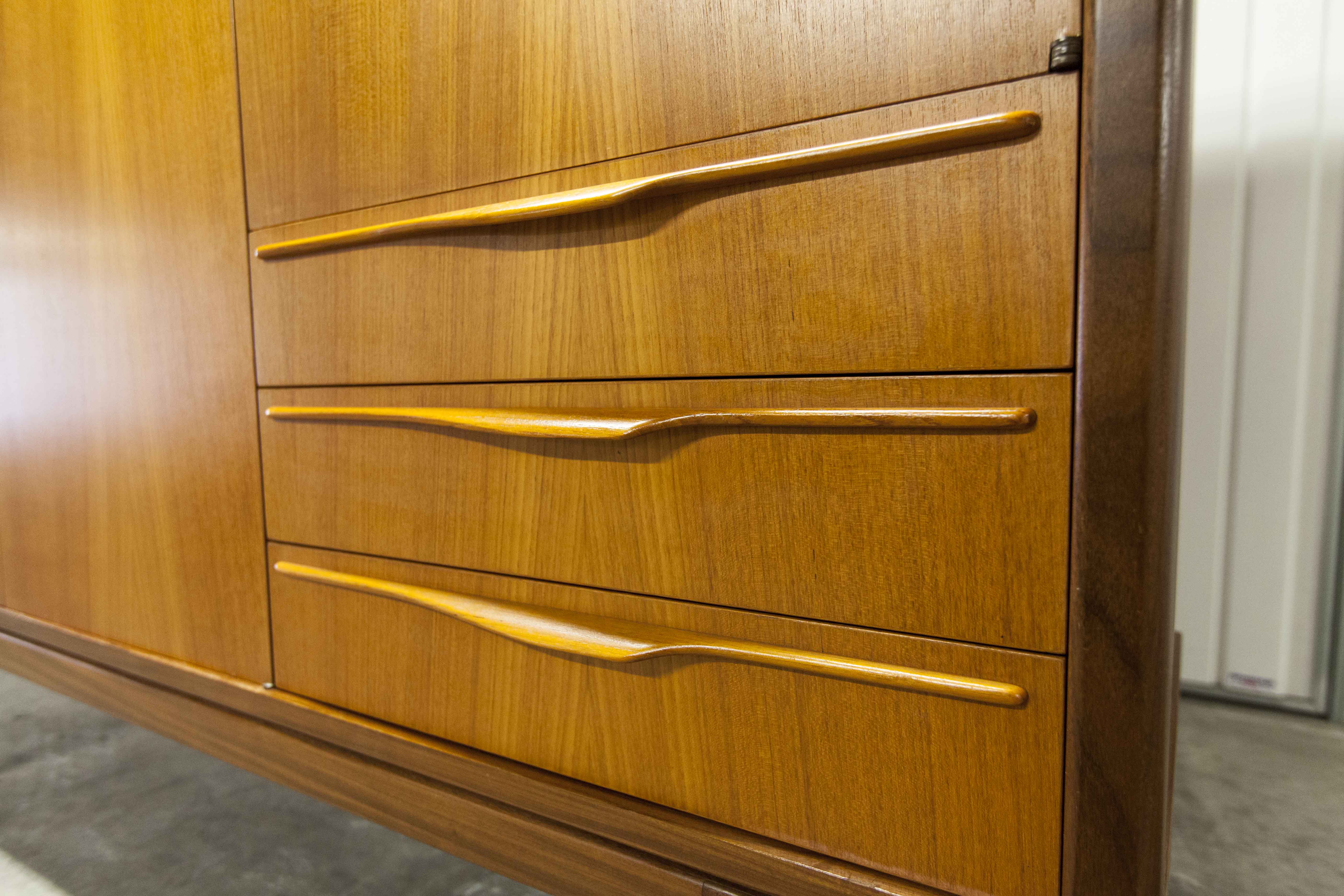 Armoire scandinave en teck 1969 NF Ameublement 202