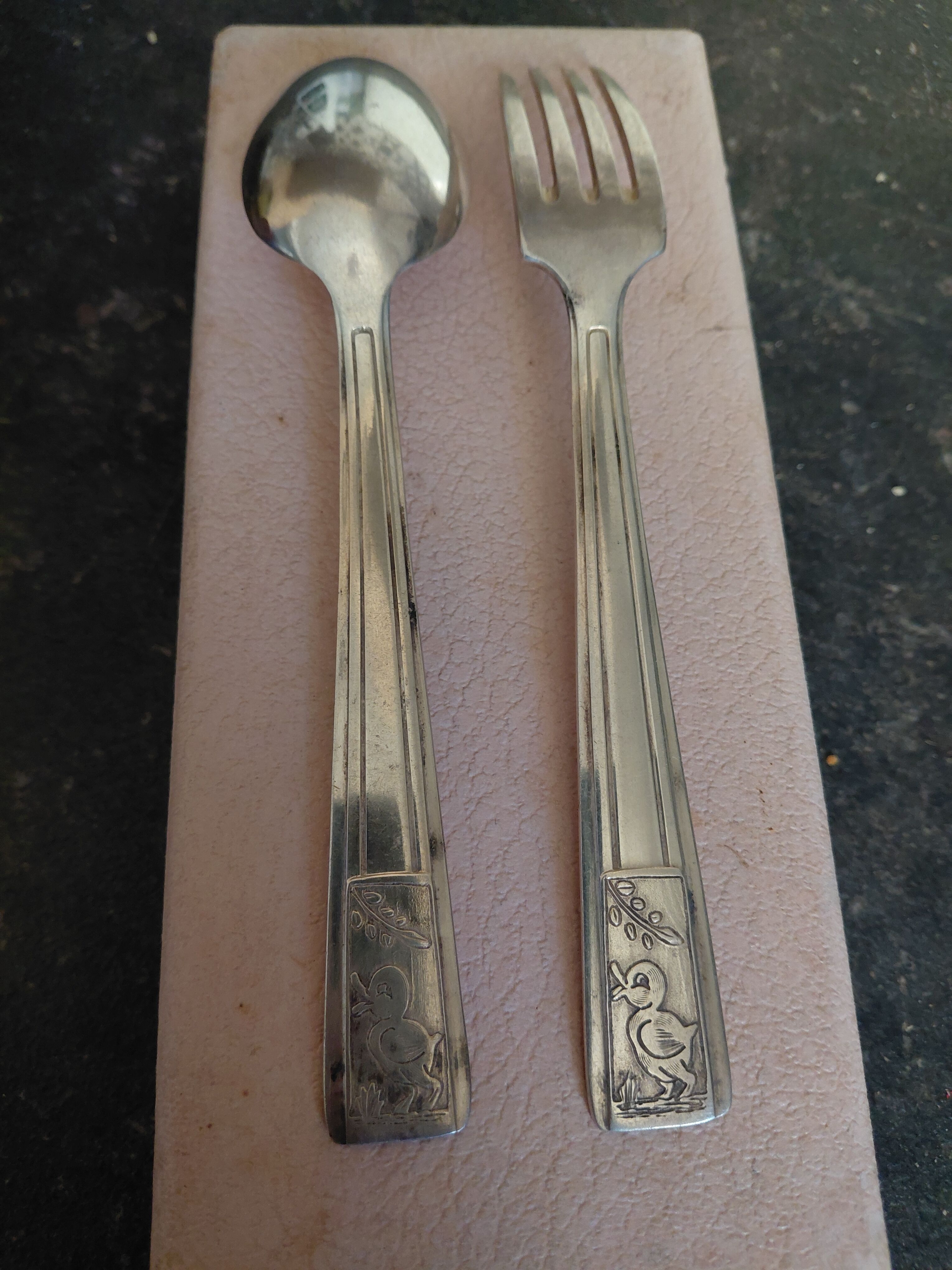 Children's cutlery in silver-plated metal