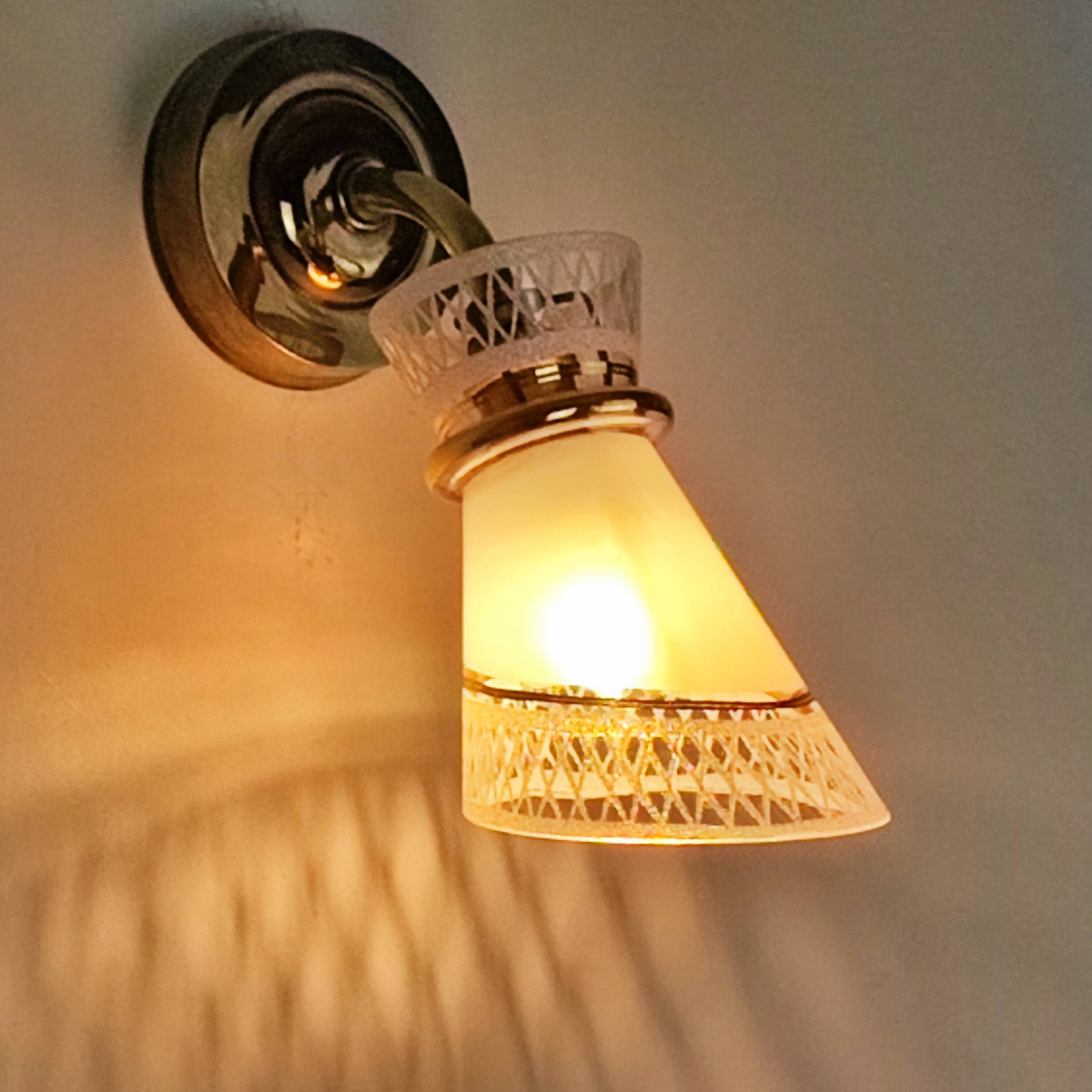 Pair of 50' wall lights