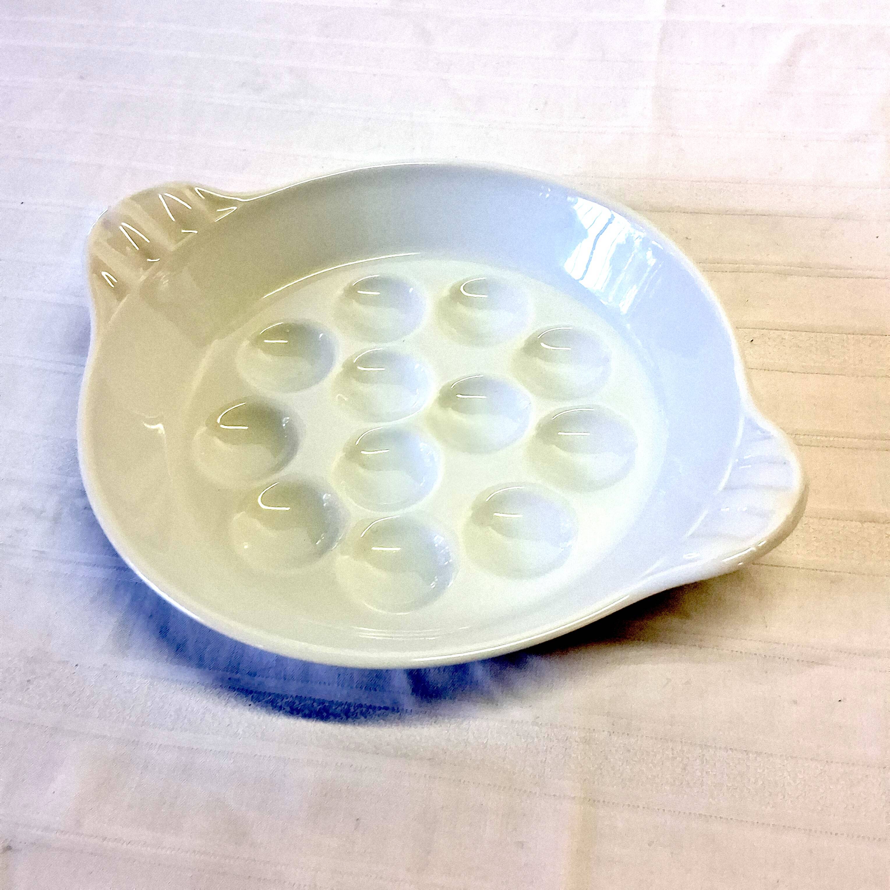 White Reussy porcelain snail dish in very good condition.