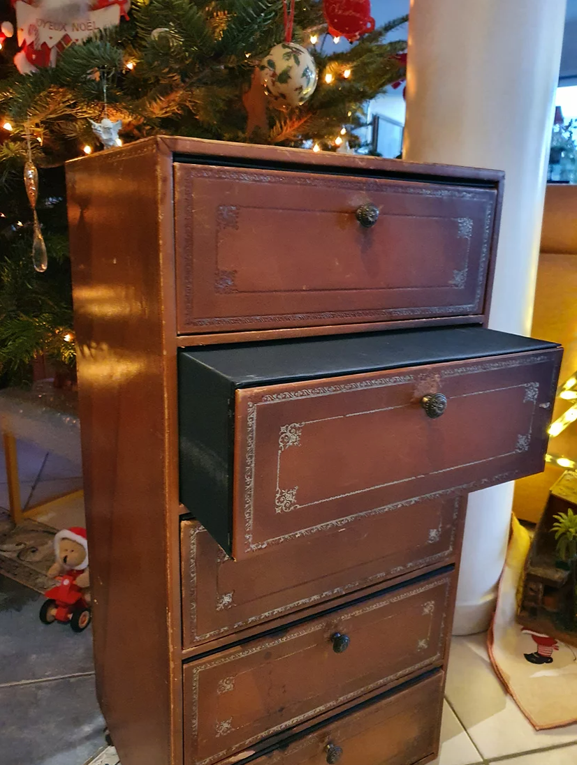 Five-drawer leather carder