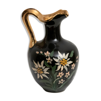 Carafe ancienne peinte à la main et signée