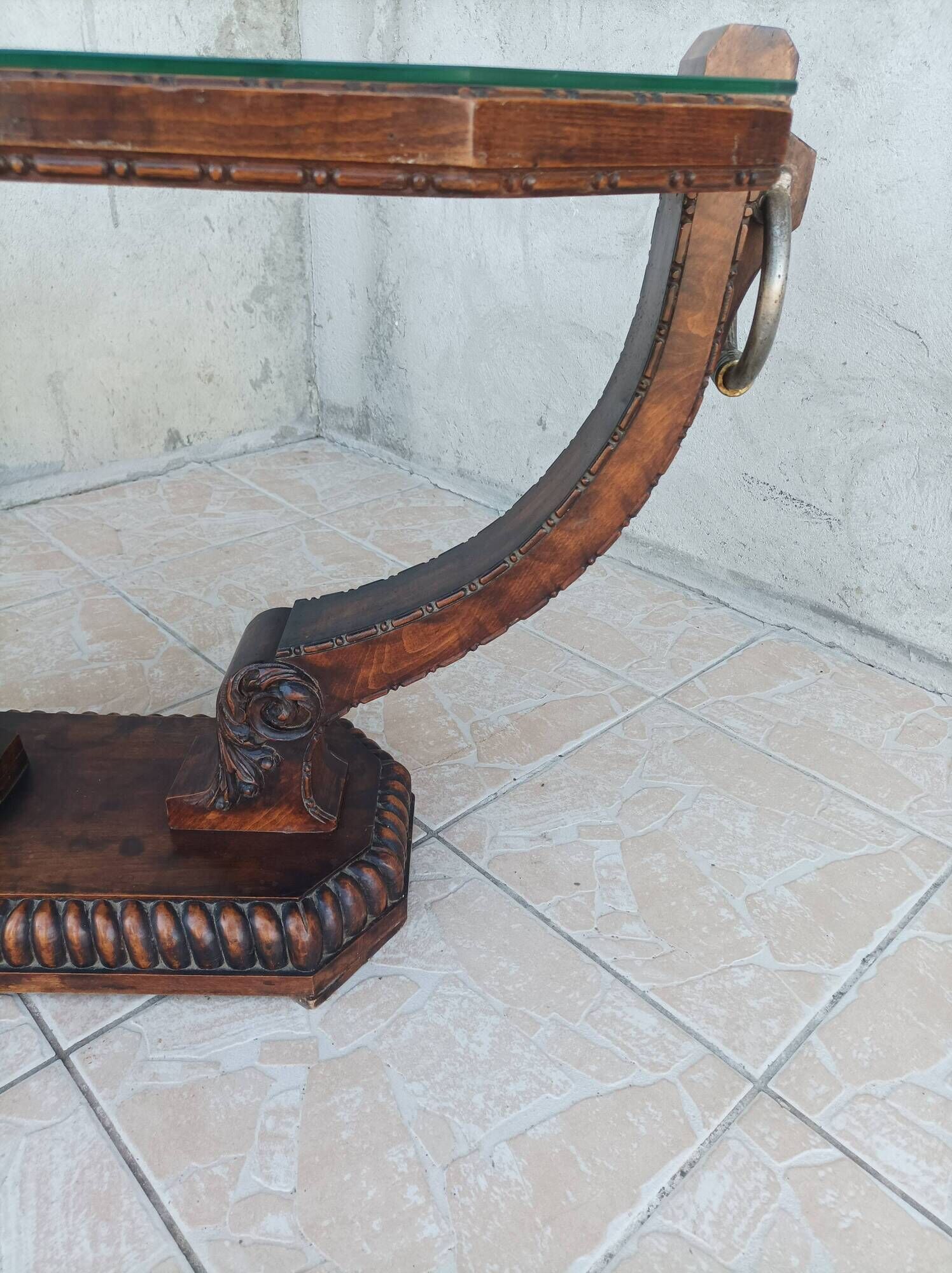 Table basse Art Déco en bois sculpté