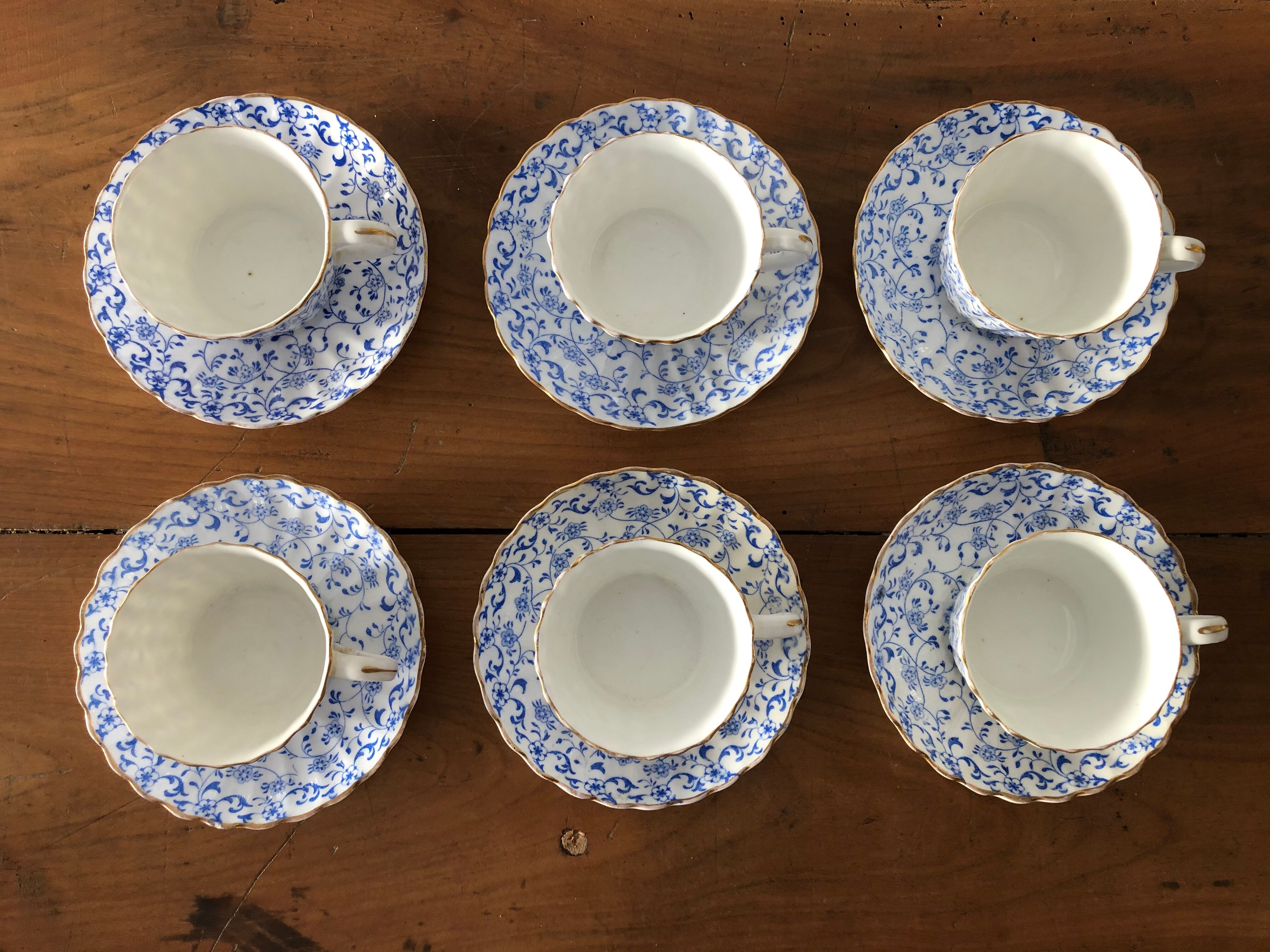 Set of 6 coffee cups in antique porcelain