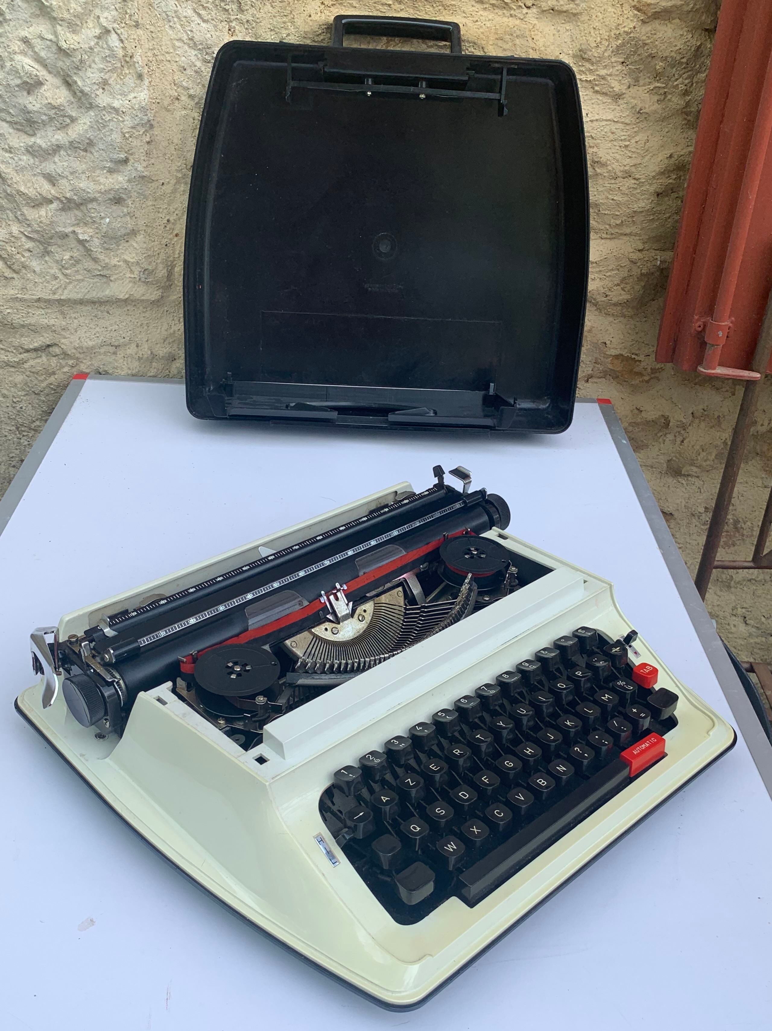 Royal typewriter 290